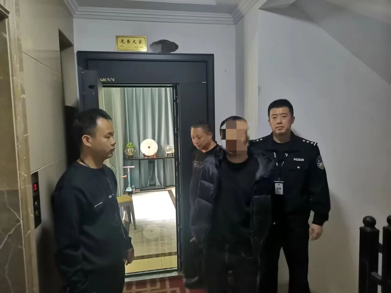 全副伪装仍被识别！双龙公安成功抓获一名撬锁盗窃嫌疑人